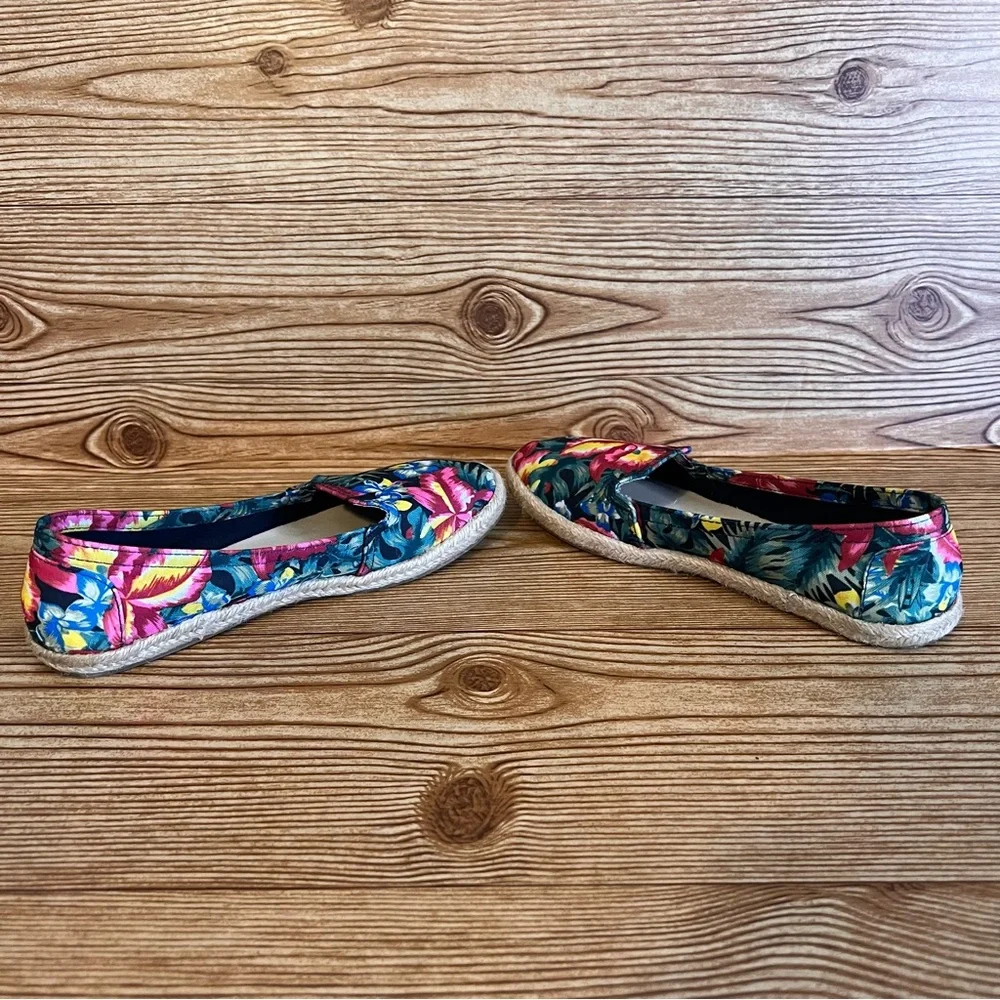American Eagle Size 6.5 Floral Slip On Canvas Flat Shoes Closed Toe